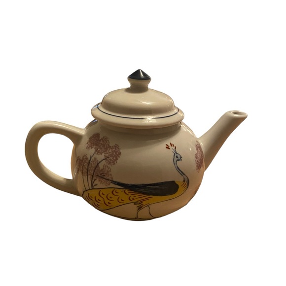 Colonial Williamsburg Chowning's Tavern Peacock Teapot